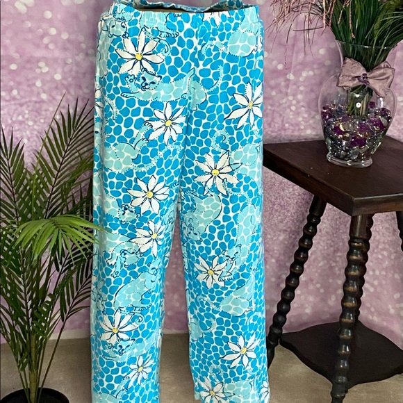 Lilly Pulitzer capris, cute print, summer ready - Picture 2 of 13